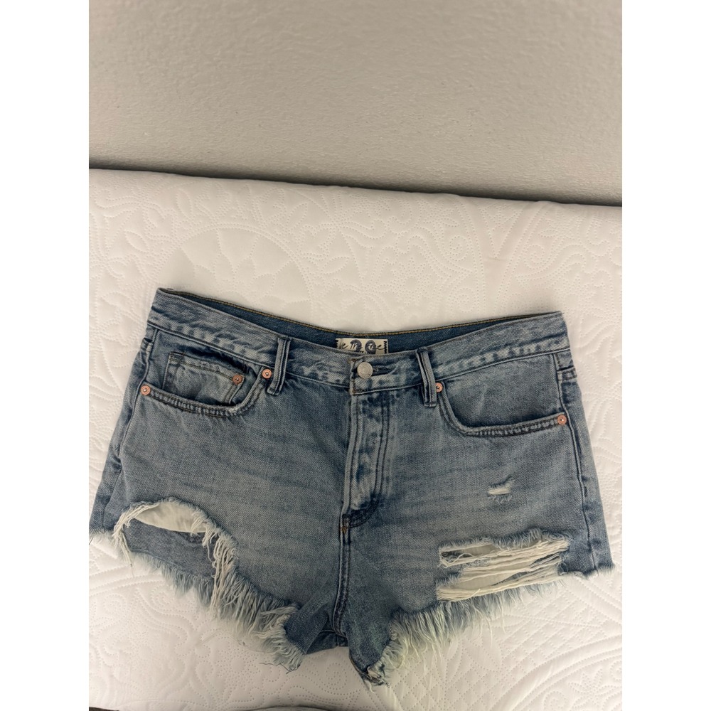Free People We The Free Cut Off Distressed Denim Shorts Light Wash Size 29